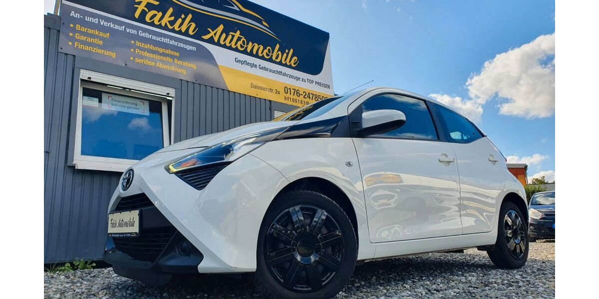 Toyota Aygo (X) 82.000 km 8.699 &euro; Weißenhorn 89264