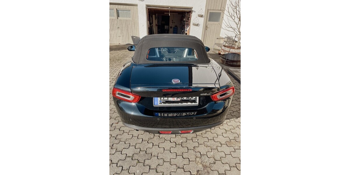 Fiat 124 Spider 19.505 km 22.500 &euro; Buch 89290