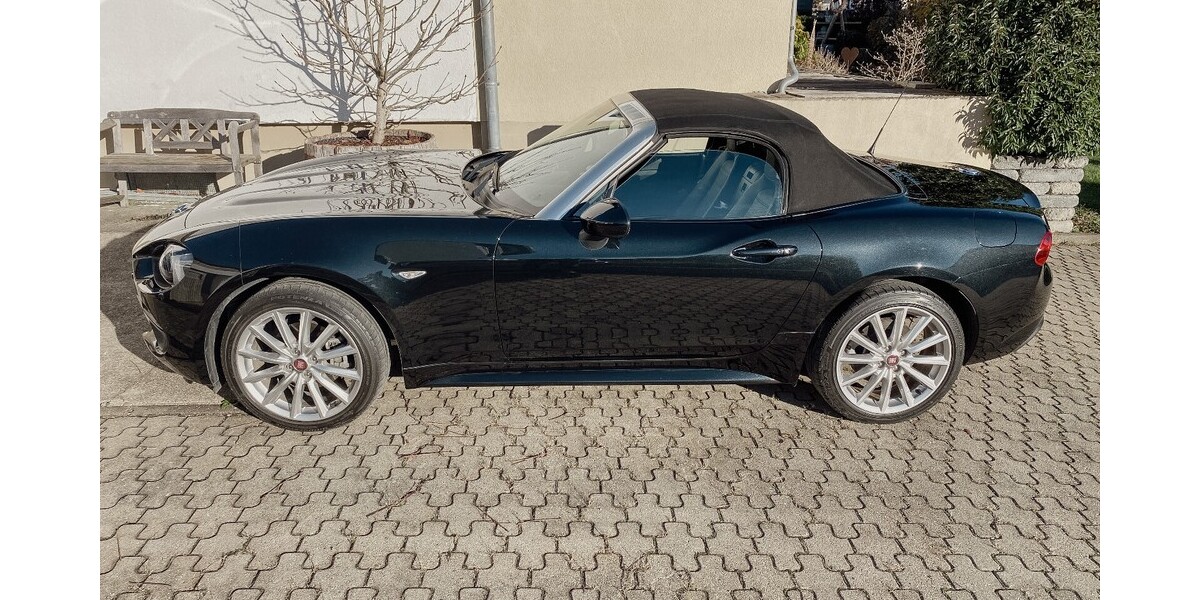 Fiat 124 Spider 19.505 km 22.500 &euro; Buch 89290