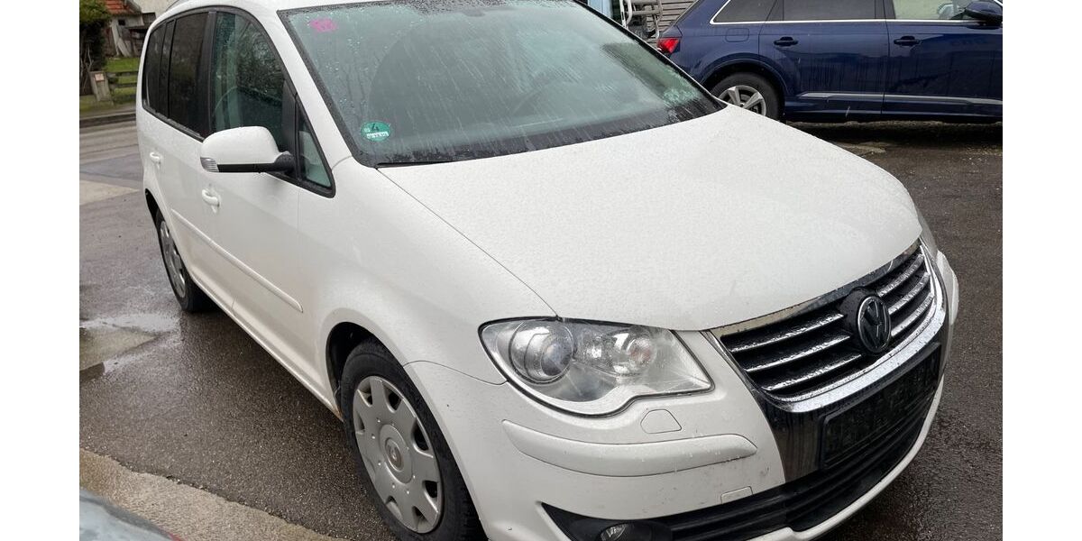 VW Touran 197.000 km 3.890 &euro; Ichenhausen-Hochwang 89335