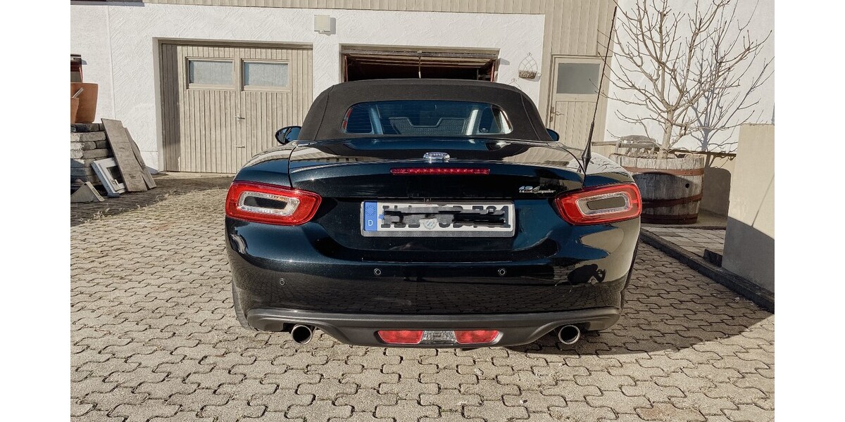 Fiat 124 Spider 19.505 km 22.500 &euro; Buch 89290
